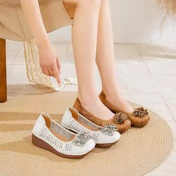 Женские летние туфли на танкетке: Художественные сандалии Slip-On на толстой подошве, универсальные, с полыми вставками 38 грязно-белый