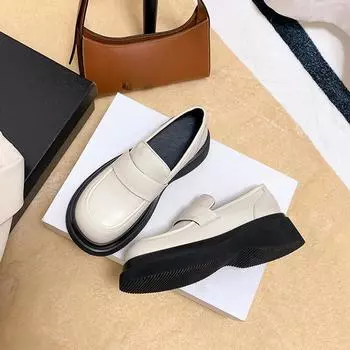 Женские лоферы в консервативном стиле, повседневная универсальная однослойная обувь, кожаные маленькие кожаные туфли на толстой подошве 35 чёрный