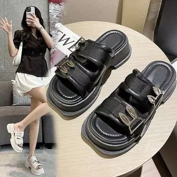 Женские милые босоножки с кроликом, увеличивающие рост, летние 2024 г., новые толстые каблуки с выемками, женские роскошные дизайнерские пляжные тапочки 35 чёрный