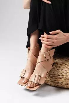 Женские модные босоножки на каблуке на лето