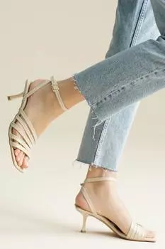 Женские модные босоножки на каблуке на лето