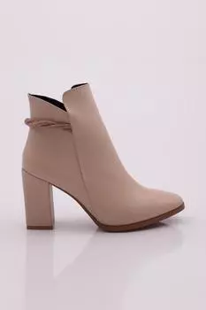 Женские модные ботильоны на тонком каблуке с металлическими аксессуарами и острым носком