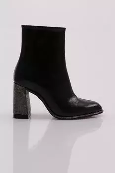 Женские модные ботинки на каблуке