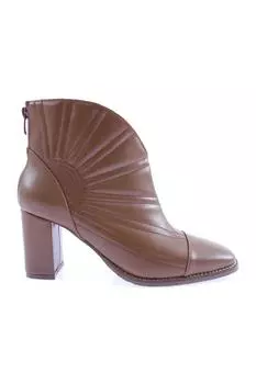 Женские модные ботинки на каблуке