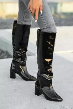 Женские модные ботинки на каблуке черные с морщинами