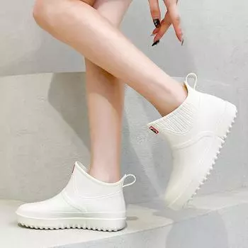 Женские модные короткие водонепроницаемые и нескользящие резиновые сапоги для дождя 36 чёрный