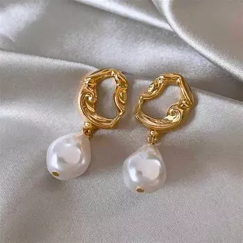 Женские модные новые винтажные серьги с искусственным жемчугом в стиле барокко, золотые круглые зажимы для ушей, женские ювелирные изделия, золотые круглые серьги в стиле панк