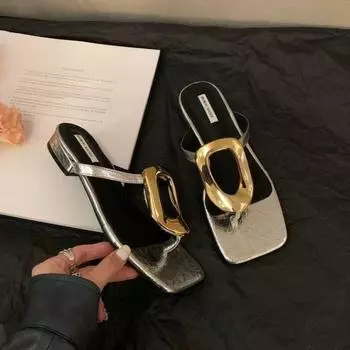 Женские модные одинарные плоские тапочки осень новые квадратные сандалии с неглубокой горловиной и металлической квадратной пряжкой на низком каблуке 35 чёрный