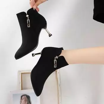 Женские модные тонкие одинарные ботинки на тонком каблуке, зимние, новые, с заостренной боковой молнией, металлической пряжкой, противоскользящие, износостойкие короткие ботинки 35 чёрный