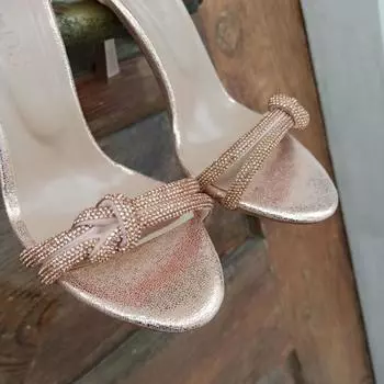 Женские модные туфли золотого цвета с завязками на одной ремешке