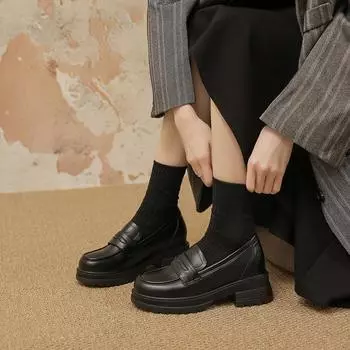 Женские мокасины с толстой подошвой и внутренним усилением, осень-зима 2024, новые бархатные женские туфли, британский стиль, маленькие кожаные туфли, женские одинарные туфли 33 чёрный