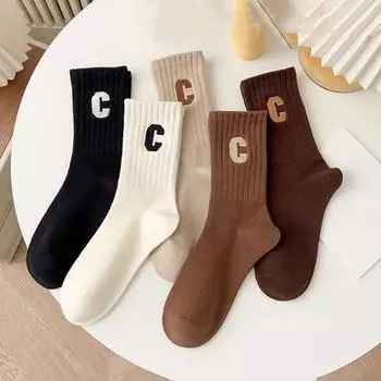 Женские носки средней длины с вертикальными полосками, носки с буквой C, универсальные носки, женские осенние и зимние носки для женщин one size чёрный