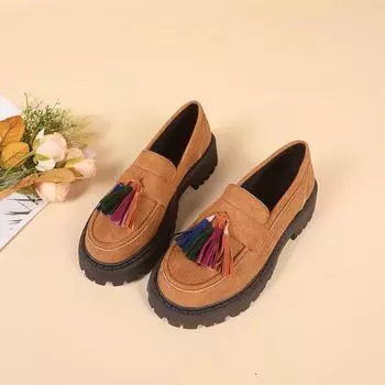 Женские новые осенние замшевые туфли-лоферы с круглой головкой и бахромой на толстой подошве, модные туфли-лоферы большого размера без застежек 35