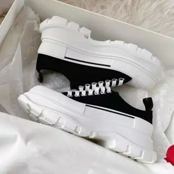 Женские парусиновые туфли McQueen 2025 года: Натуральная кожа, толстая подошва, увеличивающая рост, универсальные белые повседневные кроссовки 37