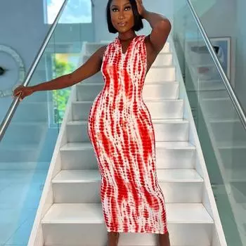 Женские платья осень-зима с принтом без рукавов и капюшоном на бедрах S серый