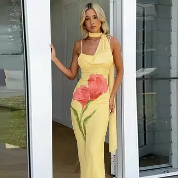 Женские платья в праздничном стиле с висячим вырезом и нерегулярным цветочным принтом в сетку Spice Girl с сексуальной талией и тонким подолом S жёлтый