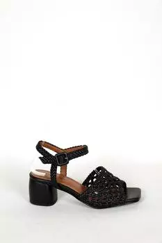 Женские плетеные босоножки на каблуке