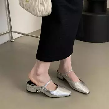 Женские плоские сандалии Пляжные мюли Плоские тапочки Мелкие фиолетовые шлепанцы Летние повседневные тапочки Удобный дизайн Плиссированная обувь 35 коричневый