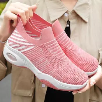 Женские повседневные кроссовки на платформе. Дышащие прогулочные туфли без шнуровки. Легкие вязаные лоферы. Летняя нарядная обувь. Женские удобные туфли на массивном каблуке.