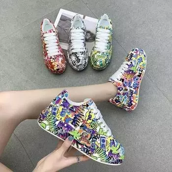 Женские повседневные кроссовки, новые модные спортивные туфли на шнуровке с рисунком граффити для женщин, женские кроссовки из искусственной кожи на плоской подошве 36