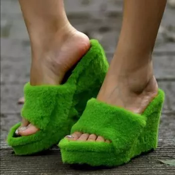 Женские повседневные плюшевые тапочки на танкетке, модные сексуальные шлепанцы на платформе с мехом, женские тапочки, обувь 35 зелёный