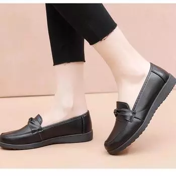 Женские повседневные туфли на плоской подошве для вождения, кожаные туфли без застежек, повседневные модные туфли с круглым носком, мягкая подошва, туфли для мам, ленивые туфли для отдыха на природе 35 чёрный