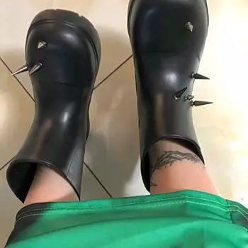 Женские повседневные водонепроницаемые резиновые сапоги с металлическими заклепками, ботильоны, нескользящая платформа, повседневная обувь, резиновые сапоги для женщин 36-37 чёрный