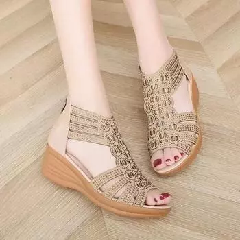Женские римские сандалии из мягкой кожи, новинка лета 2024, верхняя одежда на мягкой подошве, женская обувь на танкетке, модная повседневная дизайнерская обувь для женщин 35 бежевый