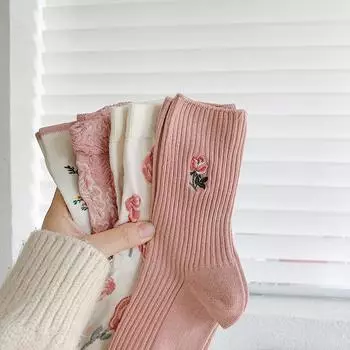 Женские розовые носки средней длины с цветочной вышивкой — японский ретро-стиль со сладким ароматом розы, идеально подходят для осени и зимы.