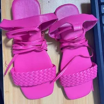 Женские сандалии 2024 новые ремешки обмотанные плоской подошвой повседневные женские классные тапочки женская обувь 36 белый