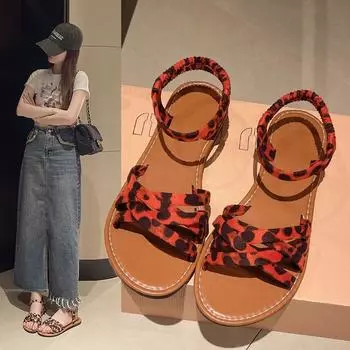 Женские сандалии большого размера с леопардовым принтом, новинка 2024 года, римские модные противоскользящие пляжные сандалии на плоской подошве на одну ногу 35