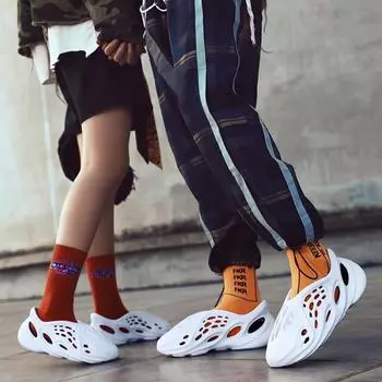 Женские сандалии Crocks, летняя обувь с отверстиями, резиновые сабо Crok, женская садовая обувь унисекс из Евы, пляжные сандалии на плоской подошве, повседневные тапочки 36 красный