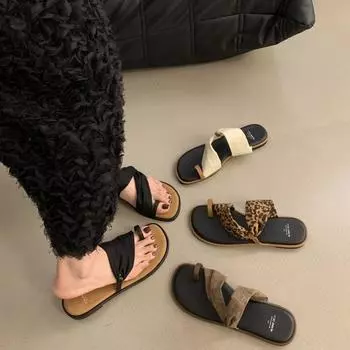 Женские сандалии на плоской подошве с квадратным открытым носком и кольцом без шнуровки, шлепанцы с перекрестным ремешком, модная нарядная повседневная летняя пляжная обувь, шлепанцы, сандалии-стринги для женщин 35 чёрный
