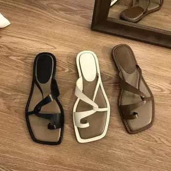 Женские сандалии на плоской подошве с перекрестными ремешками, из искусственной кожи, с квадратным открытым носком, шлепанцы, повседневные нескользящие сандалии, модельные туфли, женские шлепанцы со стрингами с кольцом 35 чёрный