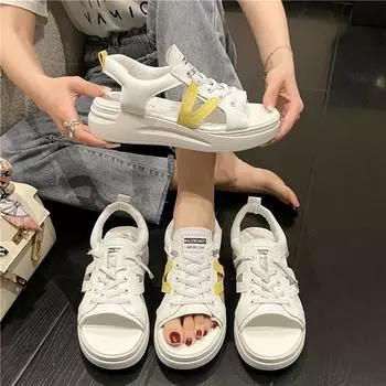 Женские сандалии, новые летние сандалии с открытым носком и полостями по бокам, дышащая модная женская обувь на плоской подошве с ремешком на щиколотке и пряжкой 35