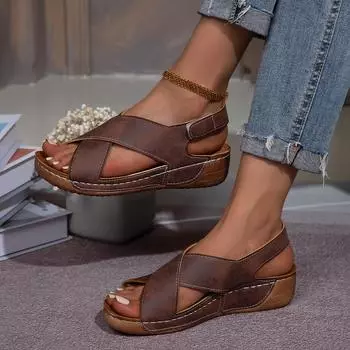 Женские сандалии с большим узором «елочка» на липучке и покатым каблуком, удобная женская обувь 36 чёрный