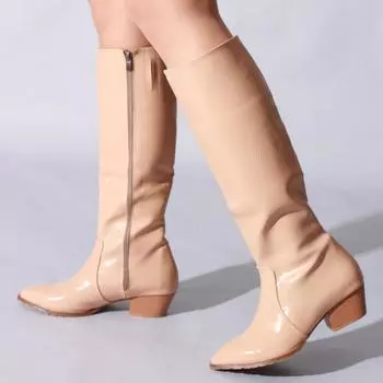 Женские сапоги из лакированной кожи с мятой кожей