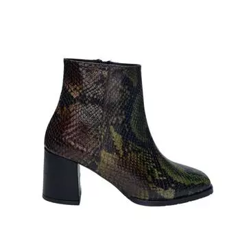 Женские сапоги из натуральной кожи на высоком каблуке