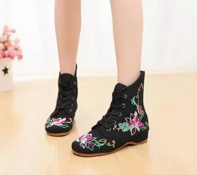 Женские сапоги с вышивкой. Теплые ботинки с цветочным принтом. Короткие ботинки на танкетке внутри. 39 бежевый