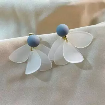 Женские серьги-цветки с лепестками, шпильки для ушей, контрастного цвета, антиаллергенные, из нержавеющей стали, сладкий стиль, легкие женские украшения для ушей, серьги для выпускного вечера белый