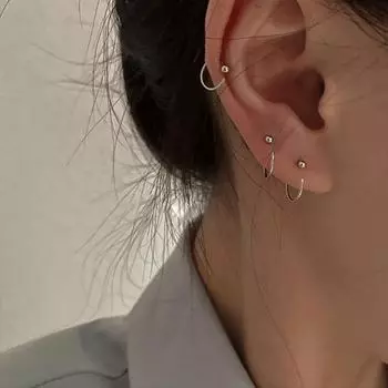 Женские серьги для прокалывания ушей из стерлингового серебра – простые маленькие круглые гвоздики, модные кольца-косточки 2021 года A pair of ear clips