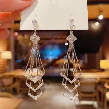 Женские серьги-кисточки увеличенного размера золотой