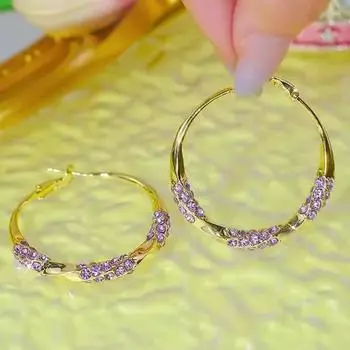 Женские серьги-кольца с бриллиантами витой формы 2024 года — уникальные, в стиле ретро