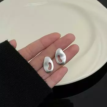Женские серьги Легкие роскошные полые овальные серьги Женский простой нишевый дизайн Серьги-капли для пожилых людей для отправки подругам Серьги 1 Pair