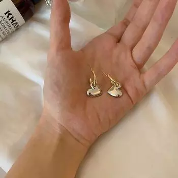 Женские серьги Love Серьги в форме сердца Женский нишевый дизайн Sense Of Senior Sense Temperament Осень и зима Серьги в форме персикового сердца 2024 1 Pair