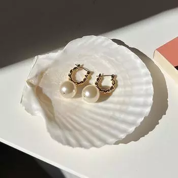 Женские серьги-пряжки Twist Metal Retro Niche Design Sense French Small Fragrant Baroque Pearl Ear Buckle Summer