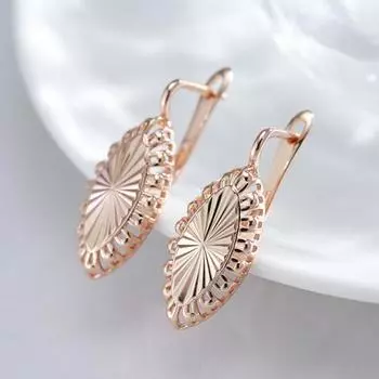 Женские серьги с английским замком золотого цвета