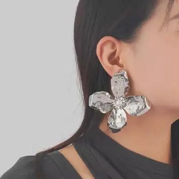 Женские серьги с искусственным жемчугом и металлическим цветком 2024 года - INS Style золотой