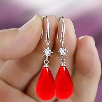 Женские серьги с красным камнем и цирконовым жемчугом красный