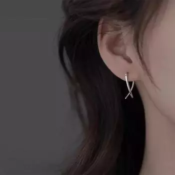 Женские серьги с простыми линиями и пряжкой для ушей, женские серьги для пожилых людей, лето 2024, новые серьги Tide, простые сто с украшениями для ушей 1 Pair